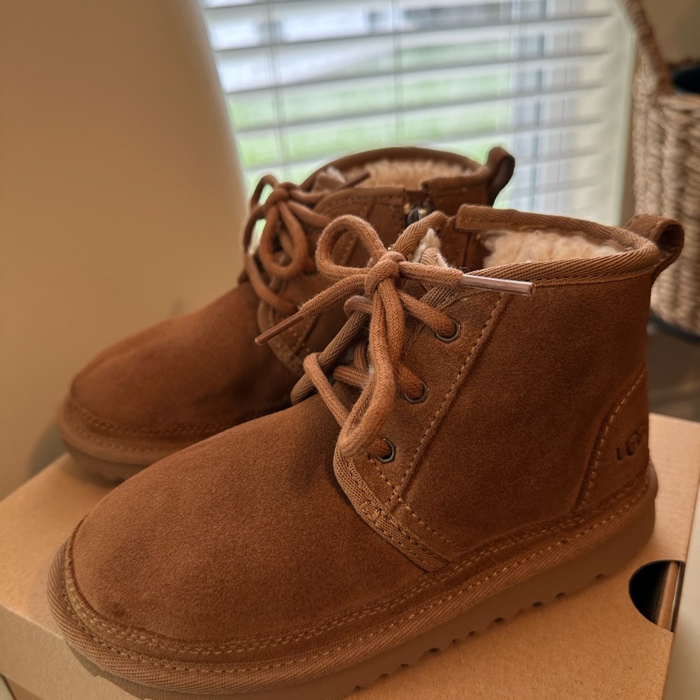 UGG Kids Boots in Chestnut Brown